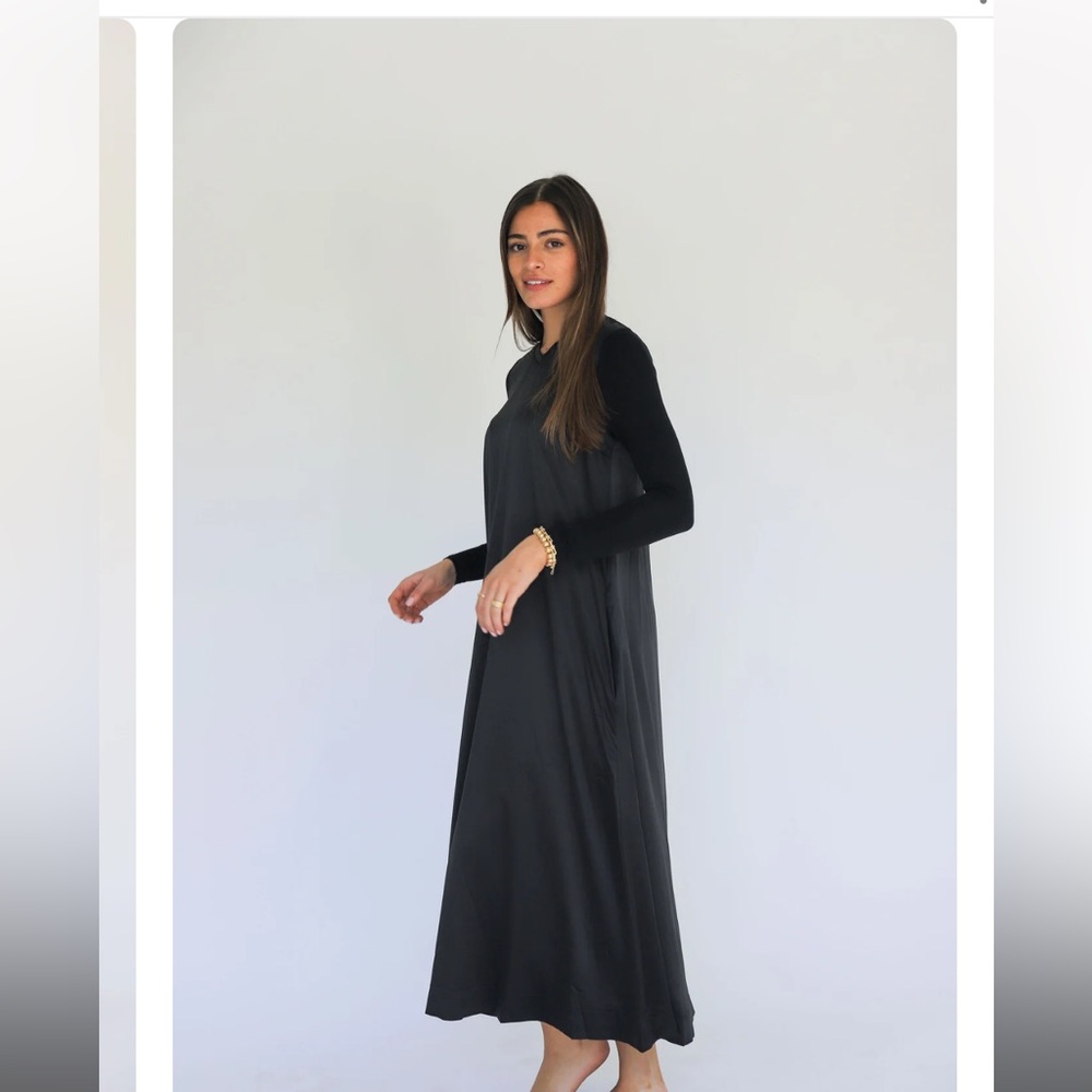 Chic Black Long Sleeve Maxi Dress - Picture 2 of 3